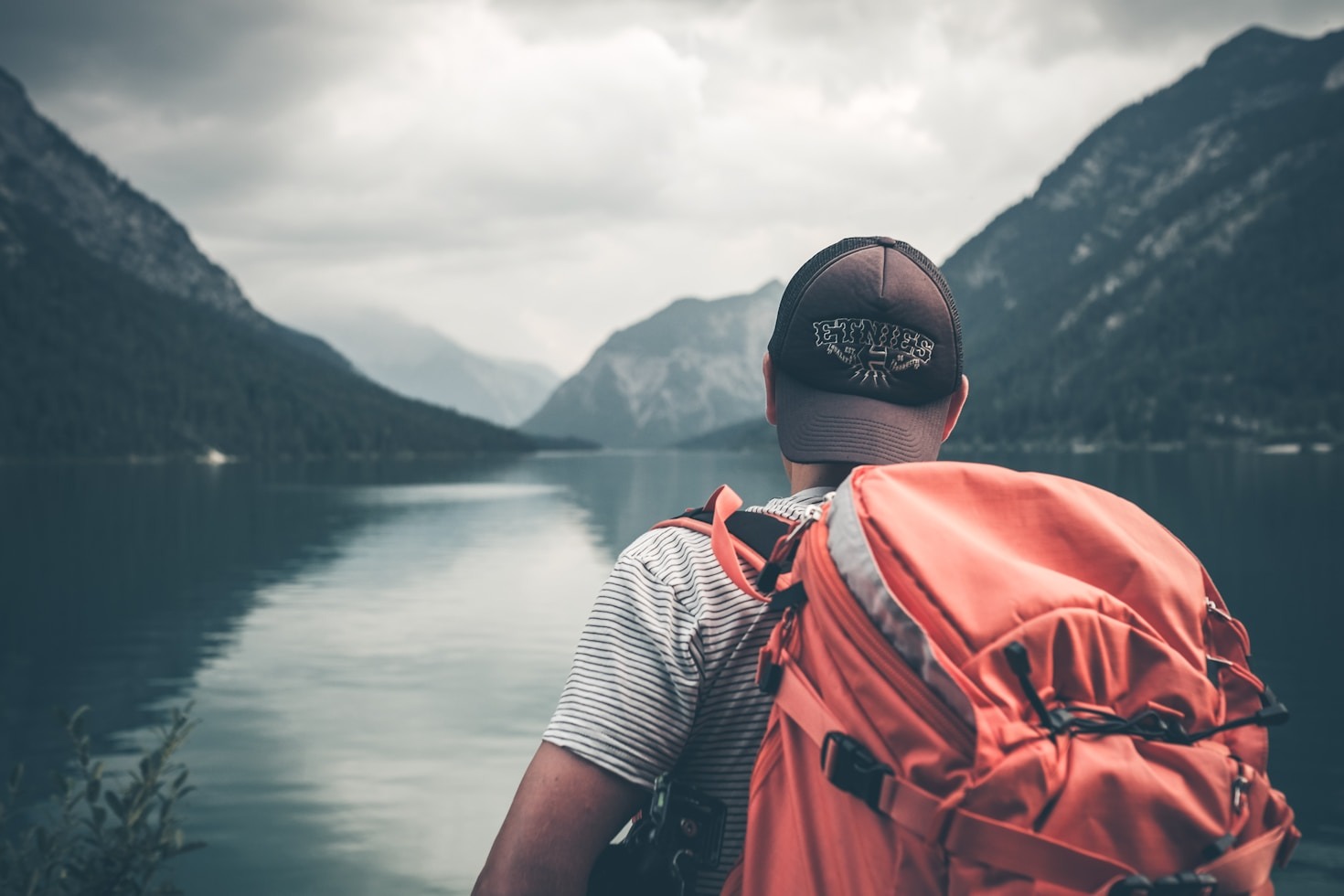 How to Find Hidden Gems in Popular Destinations